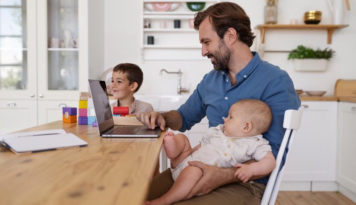 Дистанційна робота може сприяти підвищенню народжуваності